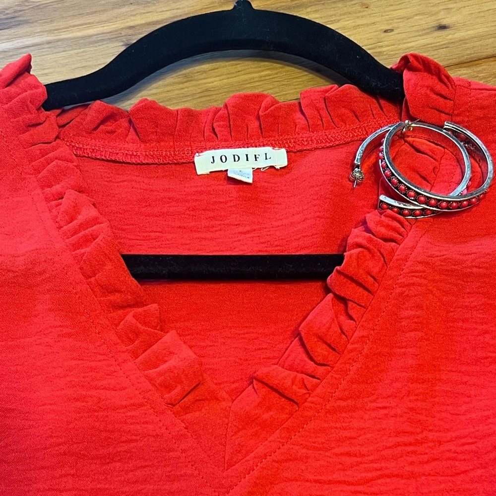S/M Set Western red Scarlet Ruffled V-Neck Blouse and matching hoop earrings lot